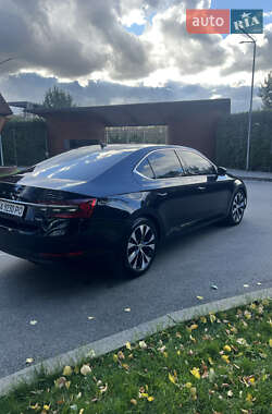 Лифтбек Skoda Superb 2019 в 