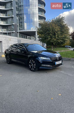 Лифтбек Skoda Superb 2019 в 