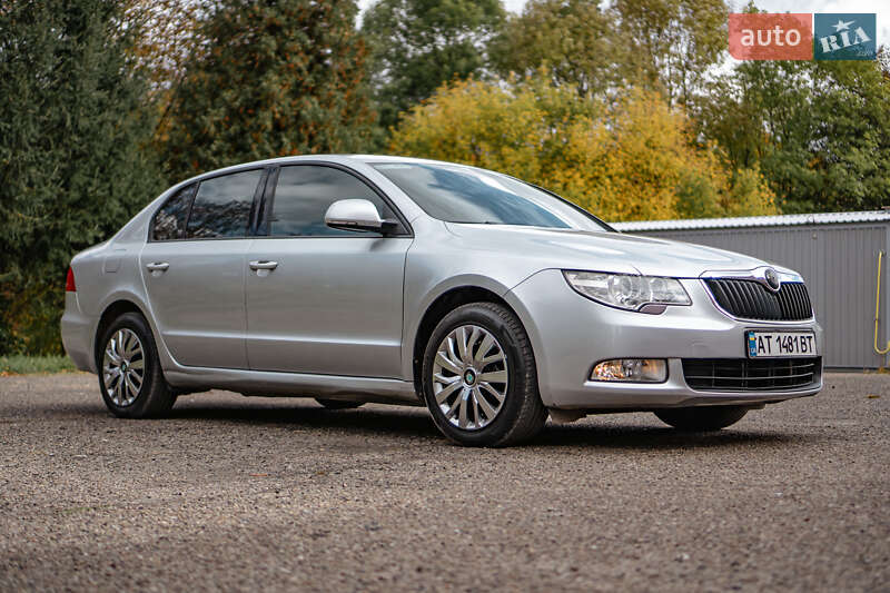 Лифтбек Skoda Superb 2012 в Бурштыне