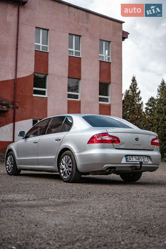 Лифтбек Skoda Superb 2012 в Бурштыне