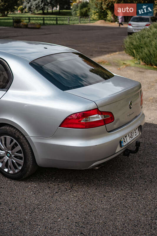 Лифтбек Skoda Superb 2012 в Бурштыне