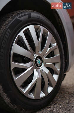Лифтбек Skoda Superb 2012 в 