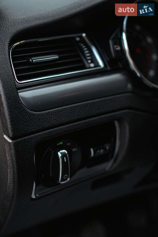 Лифтбек Skoda Superb 2012 в Бурштыне