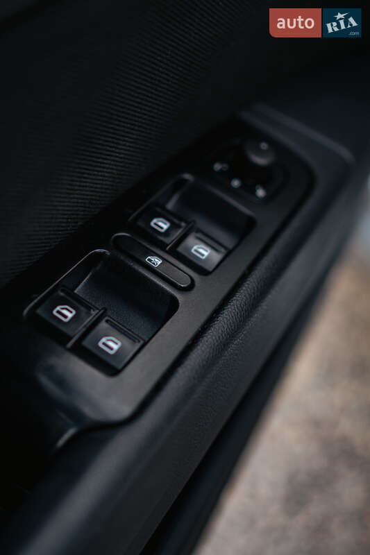 Лифтбек Skoda Superb 2012 в Бурштыне
