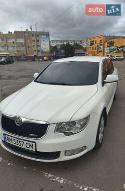 Лифтбек Skoda Superb 2011 в 