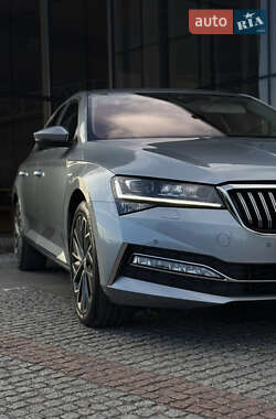 Лифтбек Skoda Superb 2022 в 
