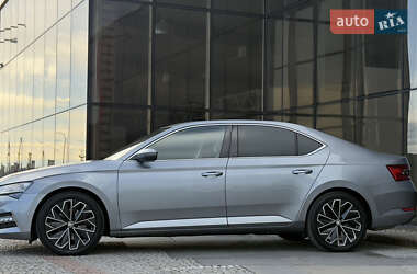 Лифтбек Skoda Superb 2022 в 