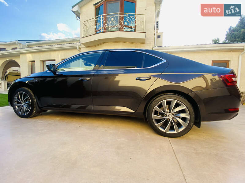 Лифтбек Skoda Superb 2017 в Одессе