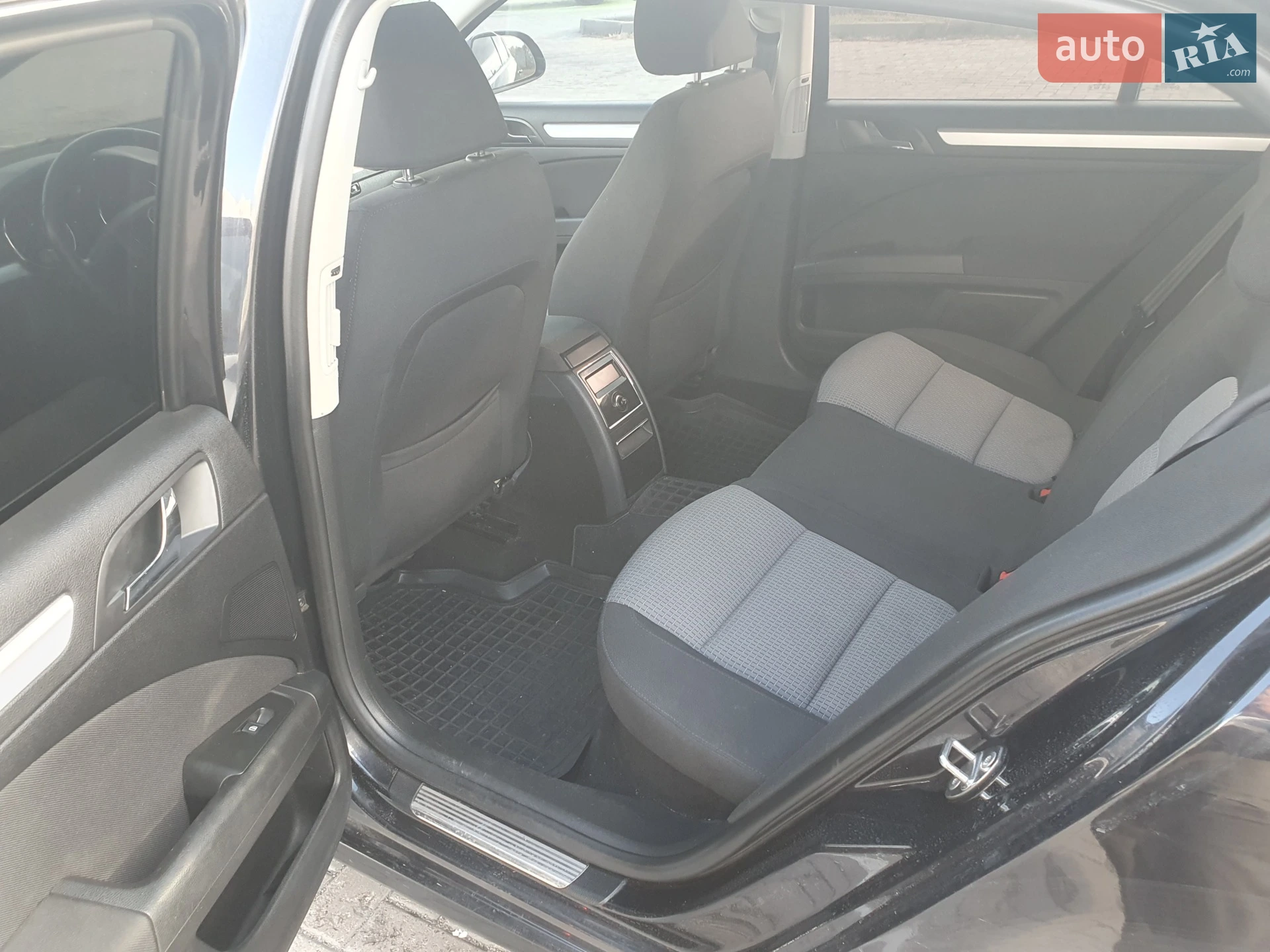 2010 Skoda Superb - мініатюра 6