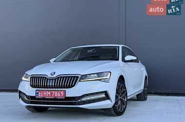 Лифтбек Skoda Superb 2022 в 