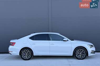 Лифтбек Skoda Superb 2022 в 