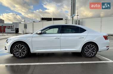 Лифтбек Skoda Superb 2022 в 