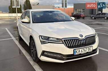 Лифтбек Skoda Superb 2022 в 