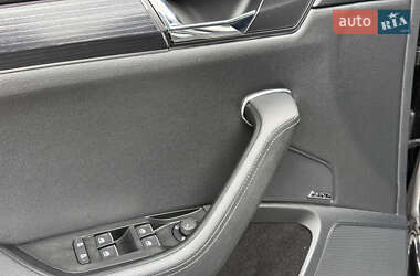Лифтбек Skoda Superb 2019 в 