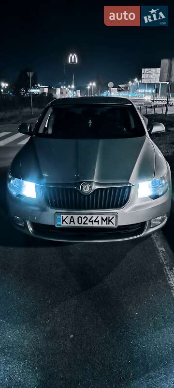 Лифтбек Skoda Superb 2011 в 