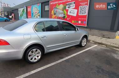 Лифтбек Skoda Superb 2011 в 