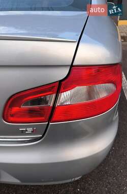 Лифтбек Skoda Superb 2011 в 