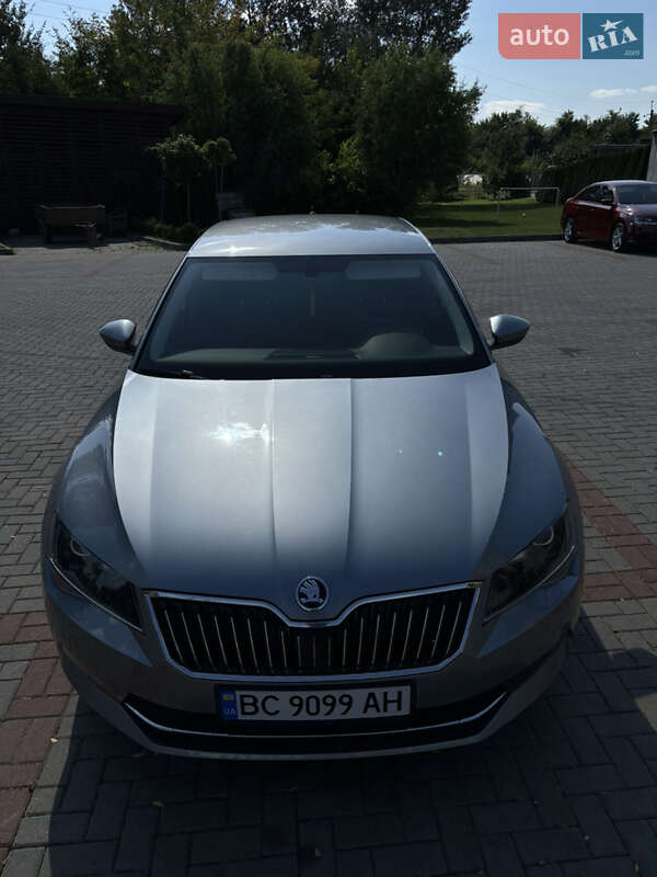 Лифтбек Skoda Superb 2016 в 