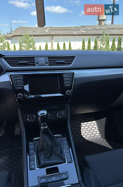 Лифтбек Skoda Superb 2016 в 