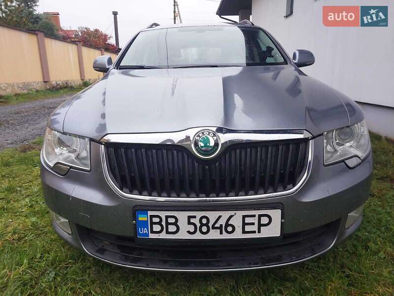 Універсал Skoda Superb 2012 в Дніпрі