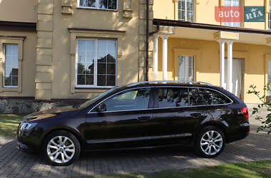 Універсал Skoda Superb 2014 в  фото 10 Універсал Skoda Superb 2014 в