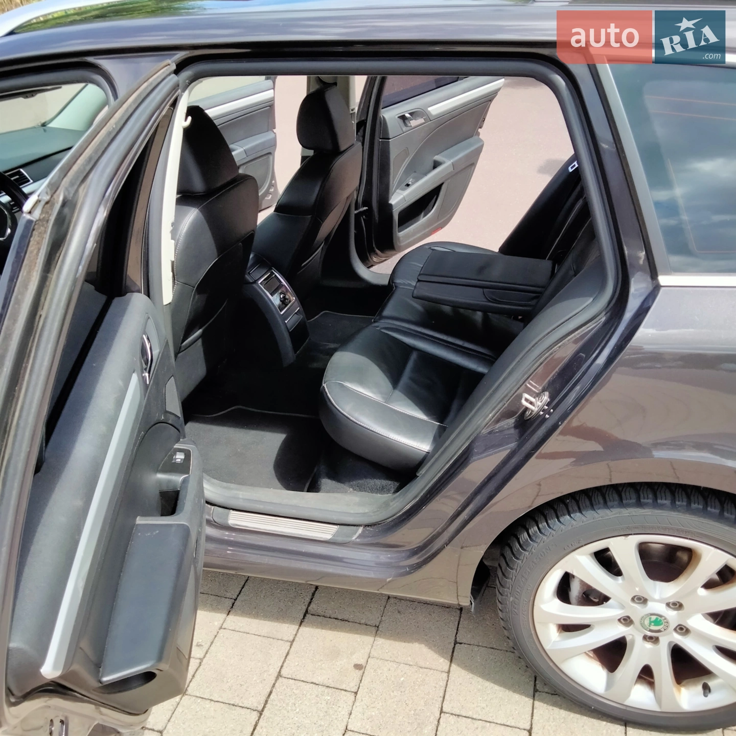 2010 Skoda Superb - мініатюра 18