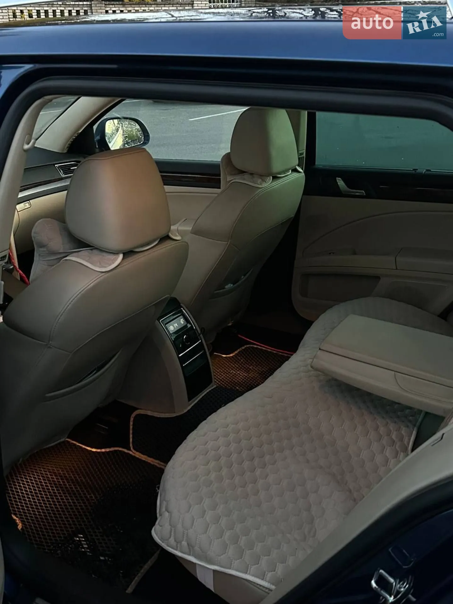 2011 Skoda Superb - мініатюра 2
