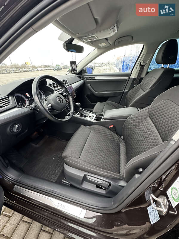 Универсал Skoda Superb 2021 в Нововолынске