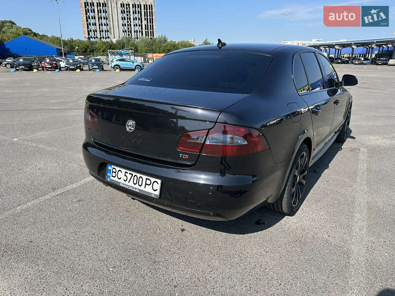 Лифтбек Skoda Superb 2012 в Львове