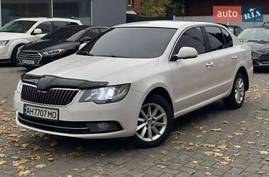 Лифтбек Skoda Superb 2013 в 
