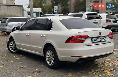 Лифтбек Skoda Superb 2013 в 