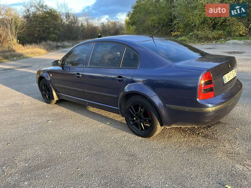 Лифтбек Skoda Superb 2002 в Кропивницком