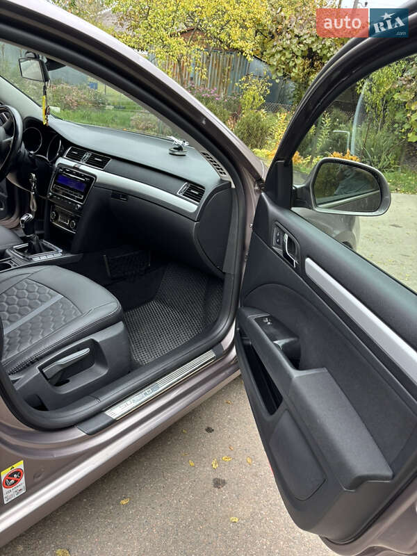 Универсал Skoda Superb 2010 в Ивано-Франковске