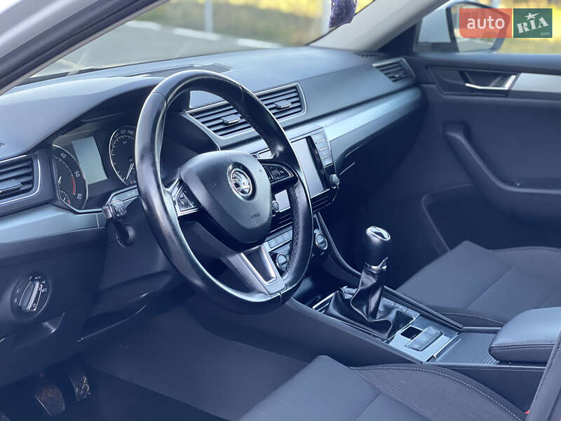 Универсал Skoda Superb 2017 в Нововолынске фото 40 Универсал Skoda Superb 2017 в Нововолынске