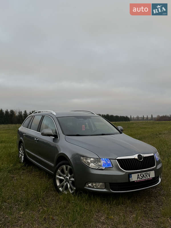 Универсал Skoda Superb 2011 в Староконстантинове
