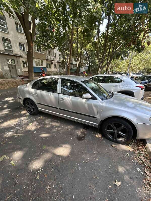 Лифтбек Skoda Superb 2006 в Василькове