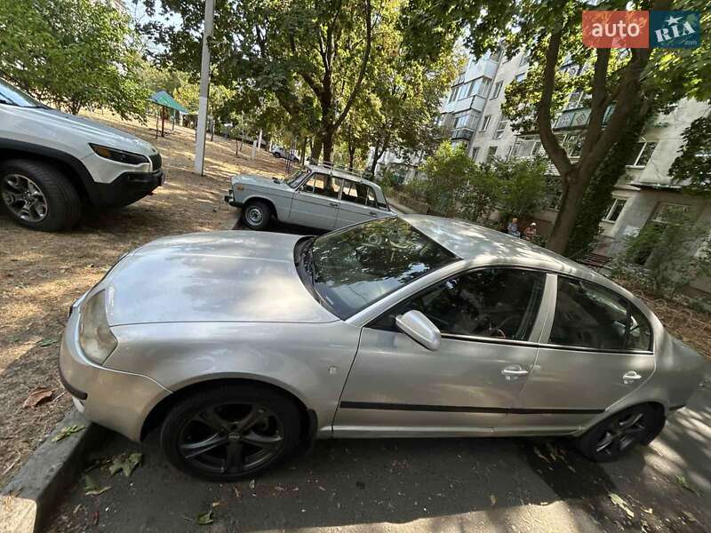 Лифтбек Skoda Superb 2006 в Василькове