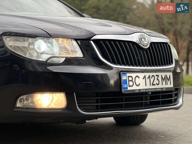 Универсал Skoda Superb 2012 в Новояворовске