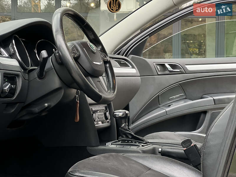 Универсал Skoda Superb 2012 в Новояворовске