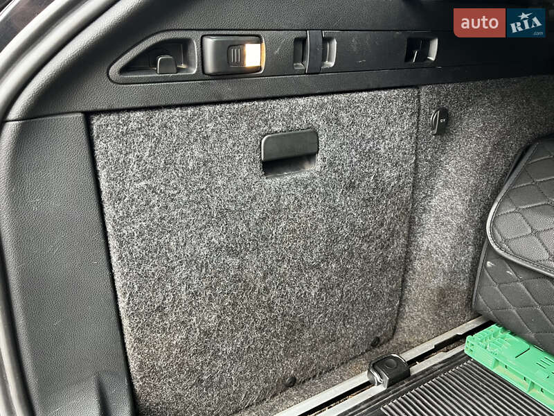 Универсал Skoda Superb 2012 в Новояворовске