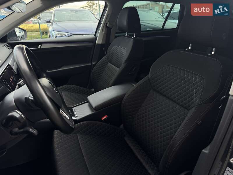 Універсал Skoda Superb 2018 в Чернівцях