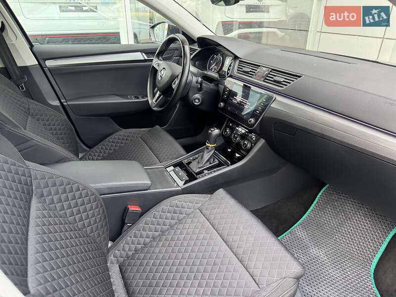Універсал Skoda Superb 2018 в Чернівцях