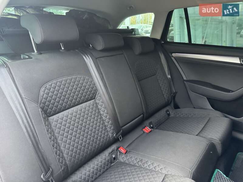 Універсал Skoda Superb 2018 в Чернівцях