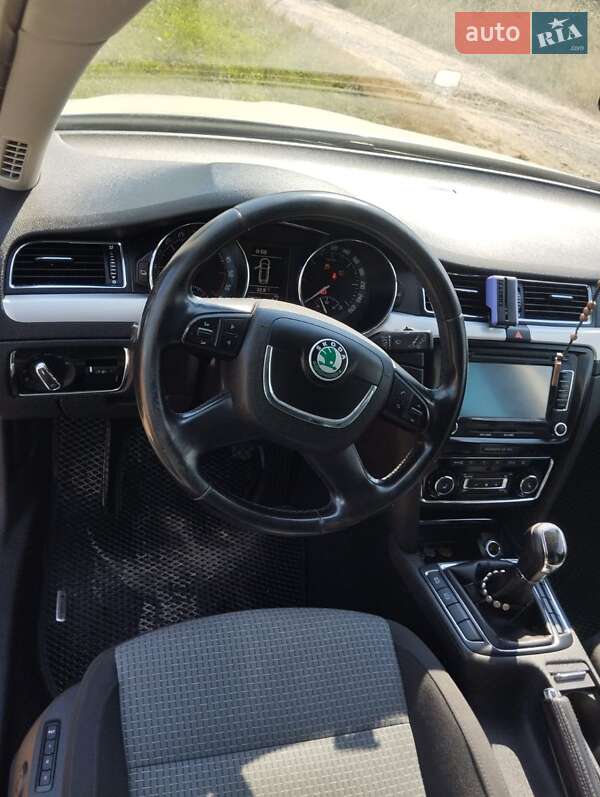 Универсал Skoda Superb 2010 в Долине
