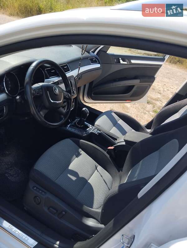 Универсал Skoda Superb 2010 в Долине