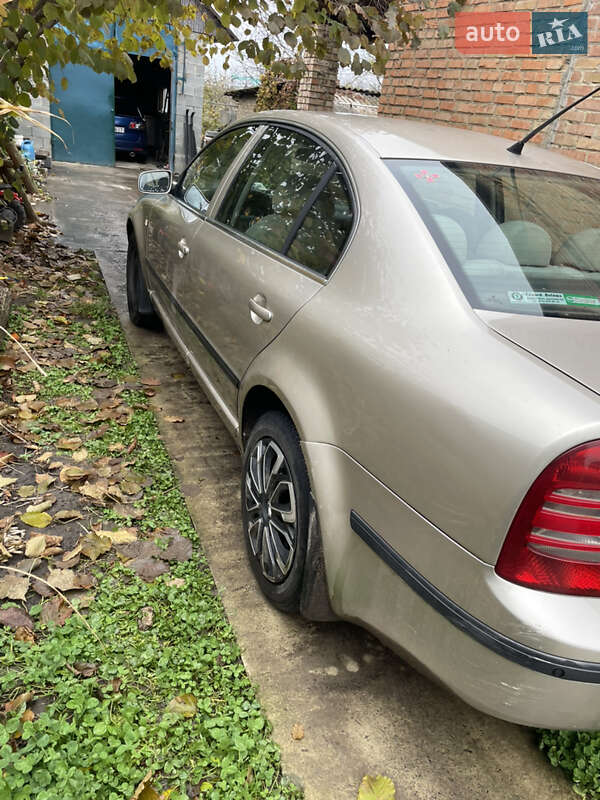 Лифтбек Skoda Superb 2004 в Здолбунове