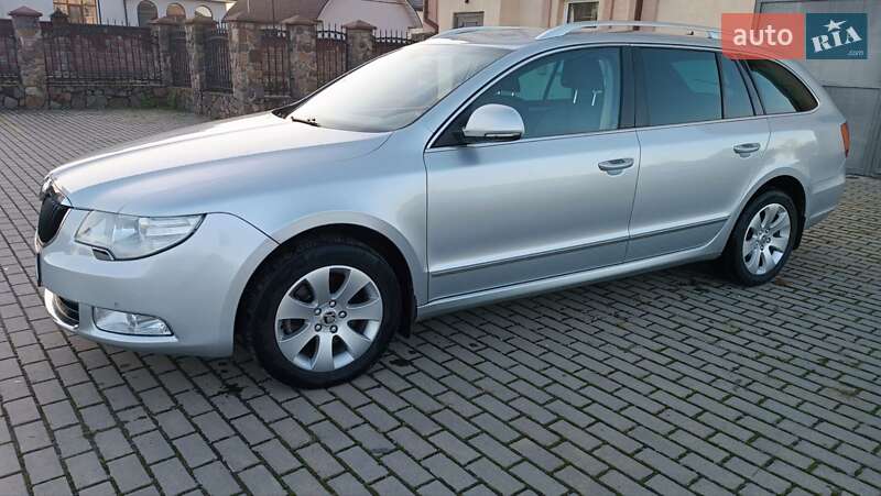 Універсал Skoda Superb 2011 в Сарнах