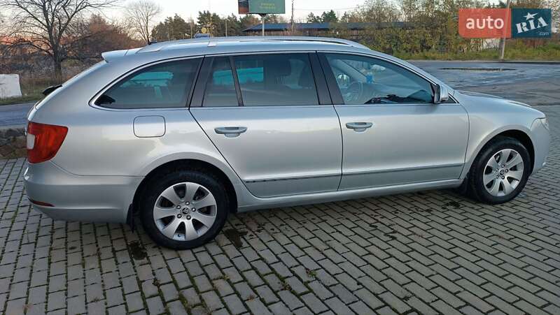 Універсал Skoda Superb 2011 в Сарнах