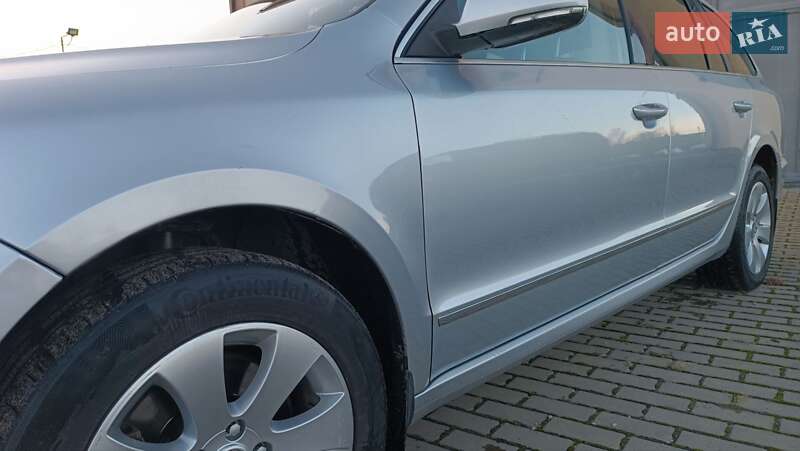 Універсал Skoda Superb 2011 в Сарнах