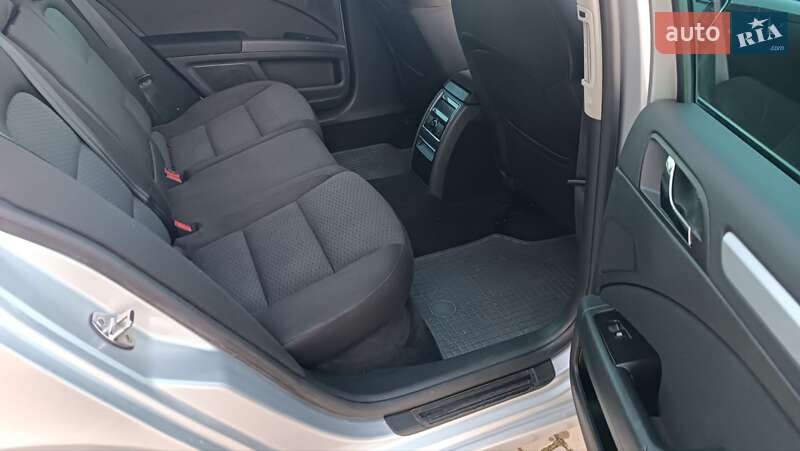 Універсал Skoda Superb 2011 в Сарнах